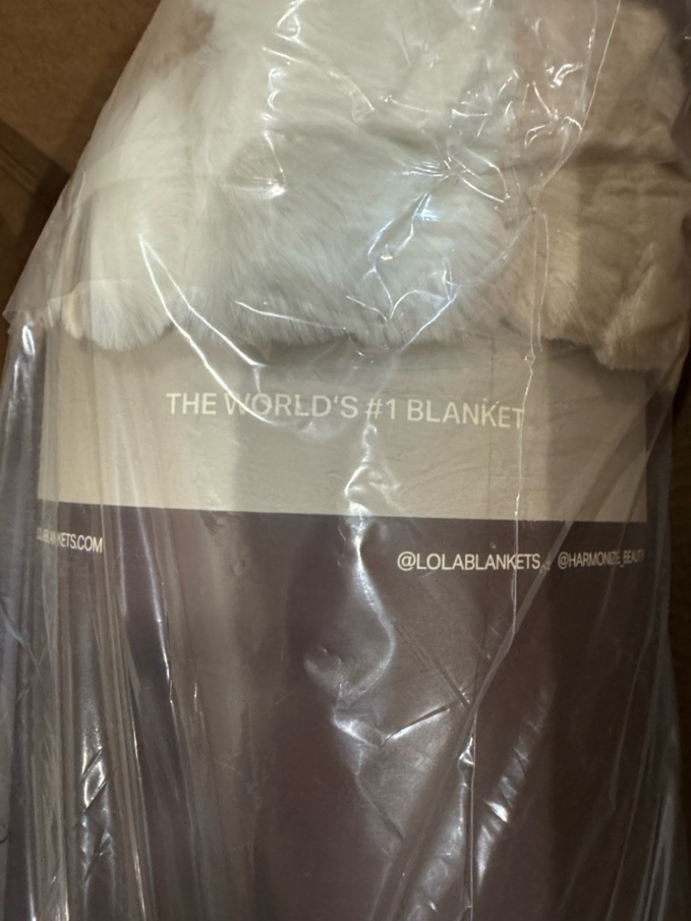 Lola Blankets X Harmonize/Latte Check/Plush Throw/Blanket/Size L/NIB/SEALED! - Picture 9 of 16